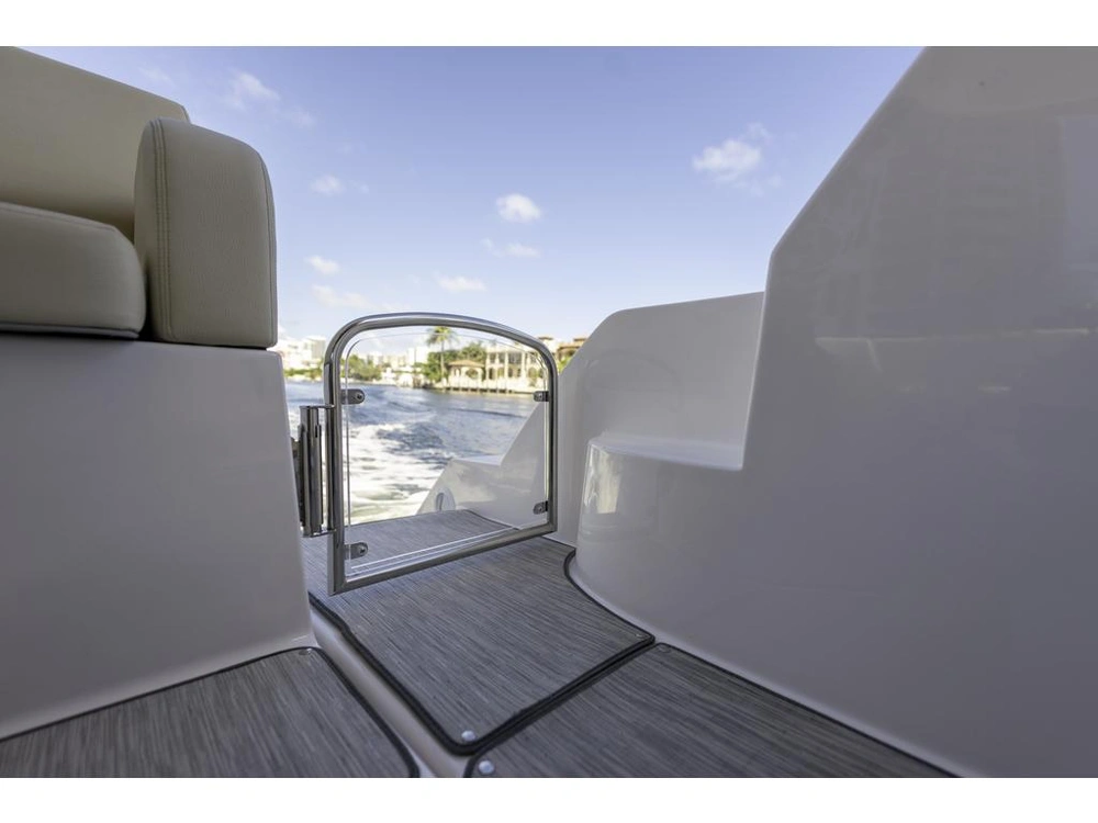 Regal 38 Flybridge 2026 alt