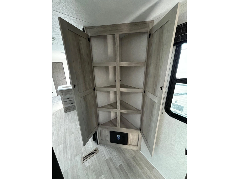 2024 Sportsmen Sportsmen Destination 362bh alt