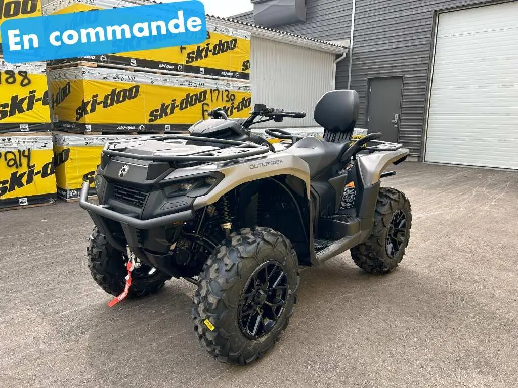 Can-Am Outlander MAX XT 700 2025