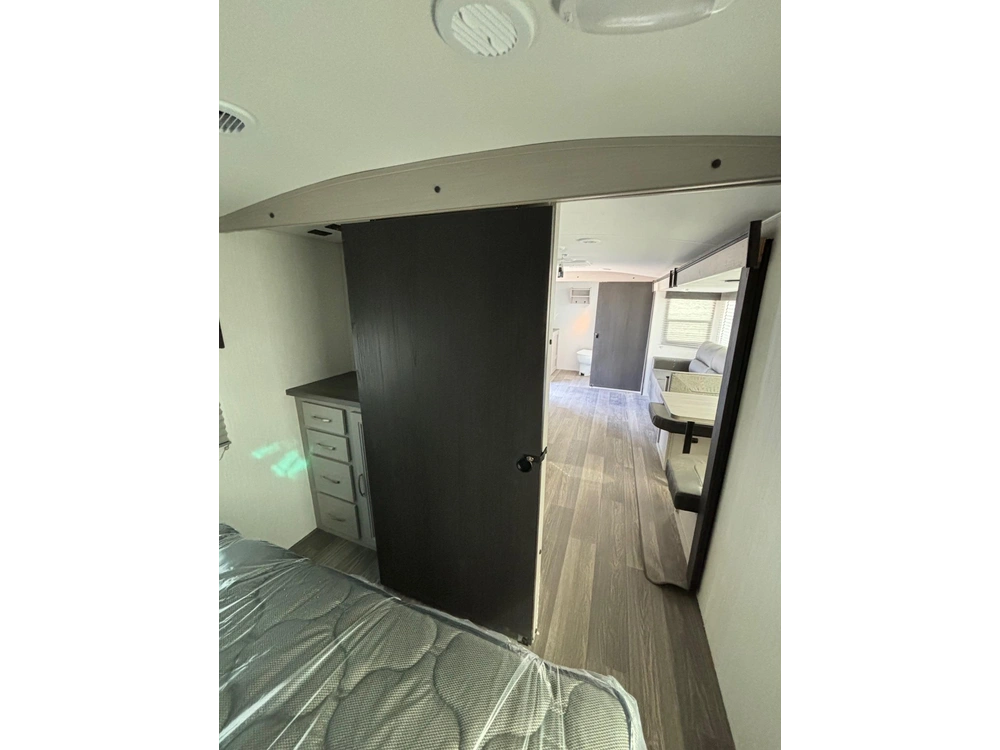 2024 Shadow Cruiser Shadow Cruiser Ultra Lite 260 Rbs alt