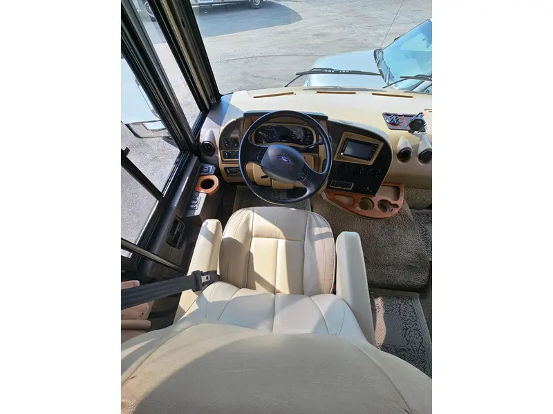 2014 WINNEBAGO ITASCA SUNCRUISER 38Q