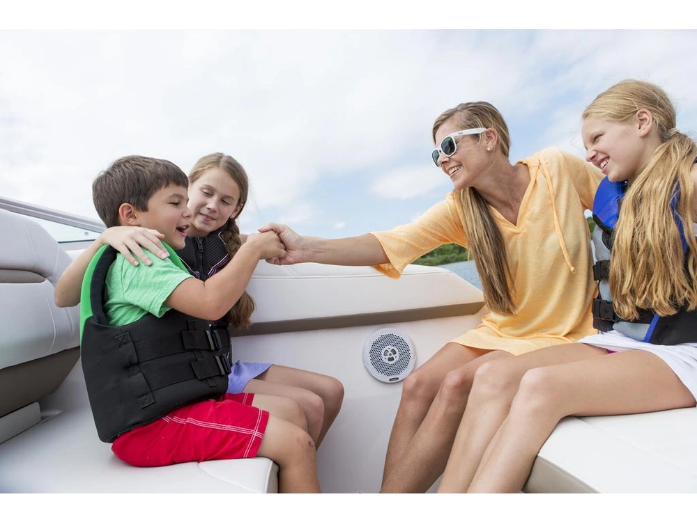 Regal 26 Express Cruiser 2026 alt