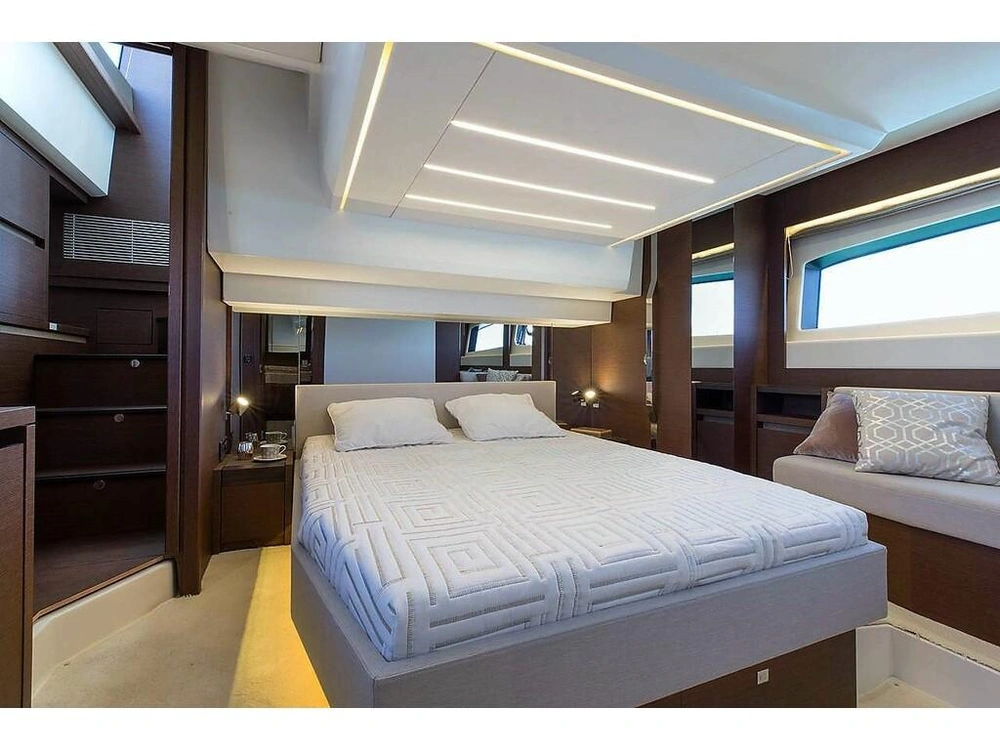 Prestige Yachts 520 Fly 2026 alt