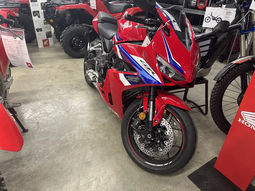 2025 Honda CBR650RACS 