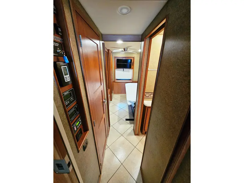 2014 WINNEBAGO ITASCA SUNCRUISER 38Q