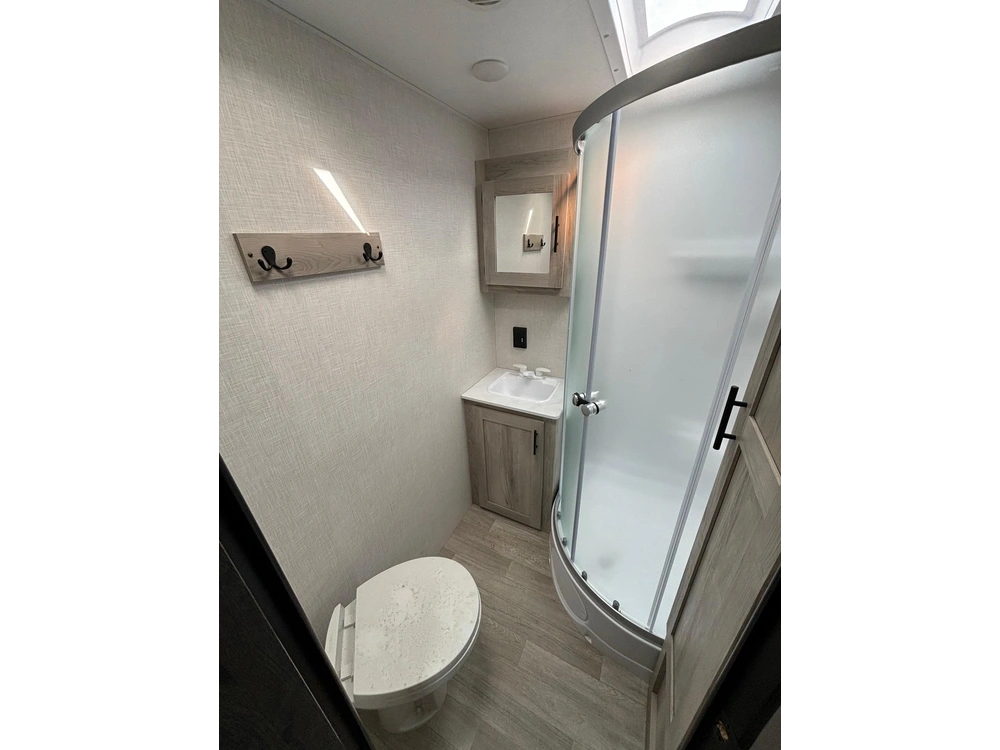 2024 Sportsmen Sportsmen Destination 362bh alt