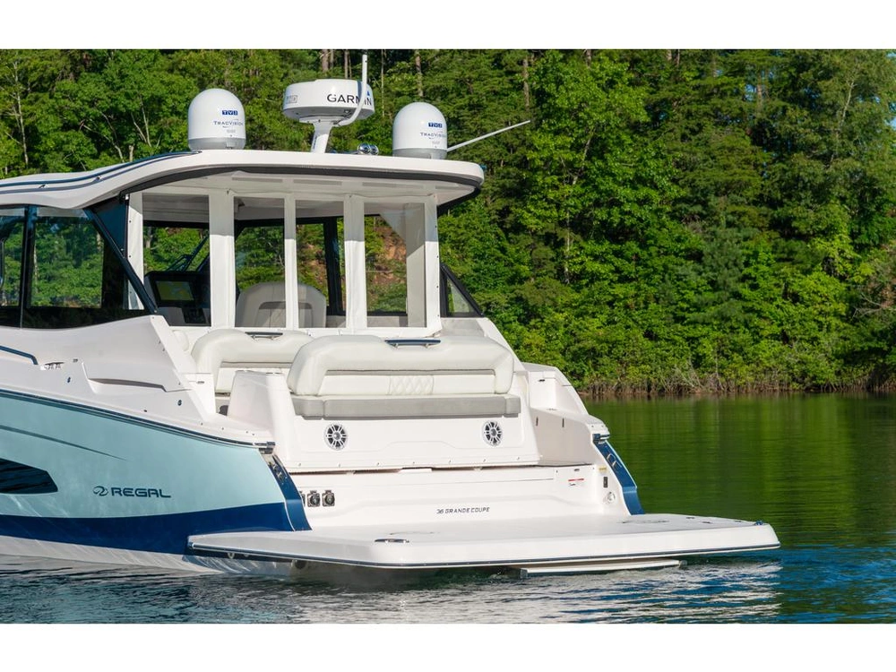 Regal 36 Grande Coupe 2026 alt