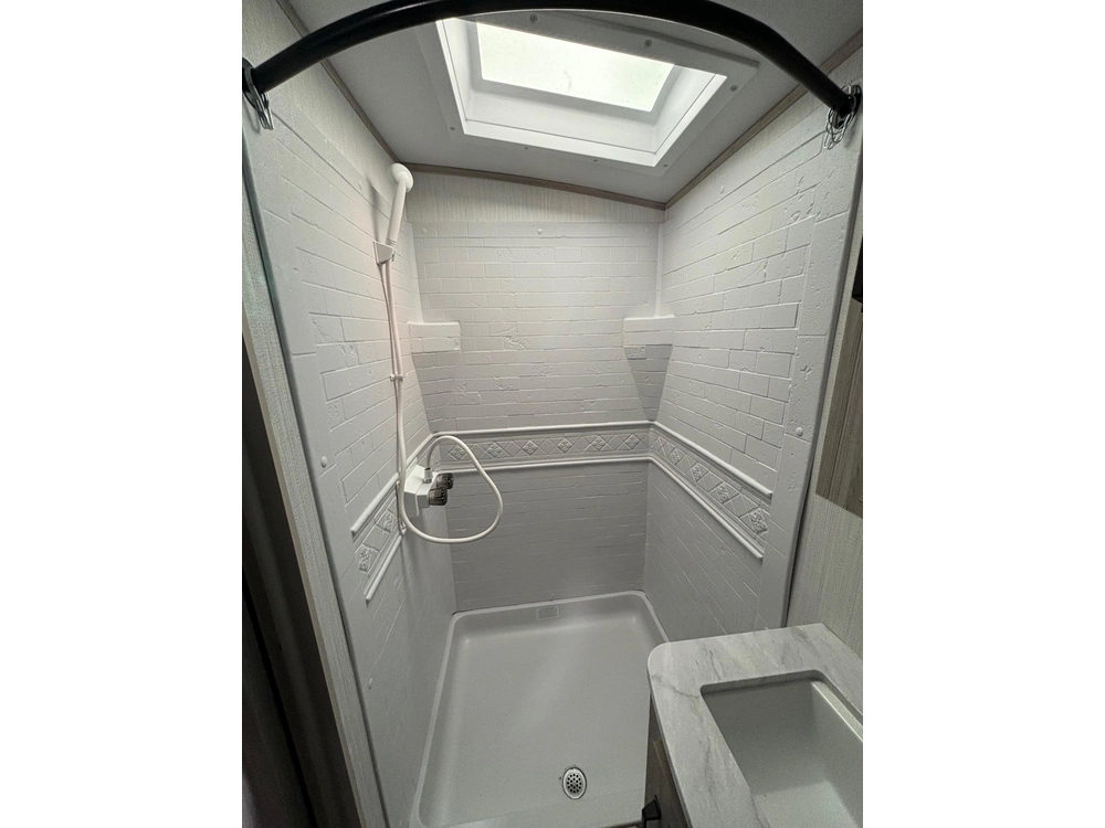 2024 Shadow Cruiser 180mbs alt