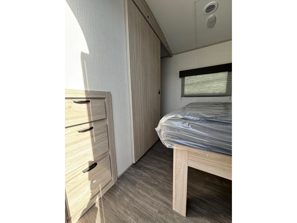 2024 Shadow Cruiser 277bhs alt