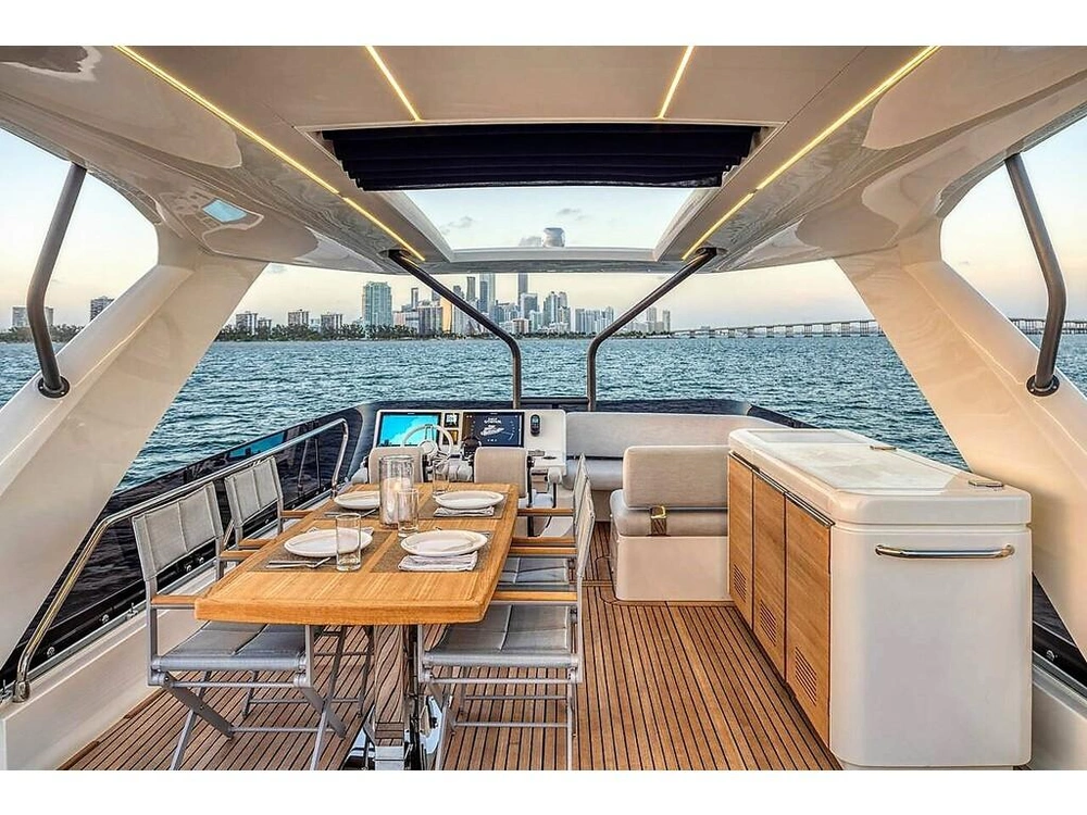 Prestige Yachts 690 F 2026 alt