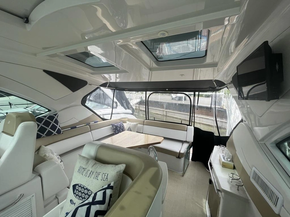 2012 Four Winns V435 alt