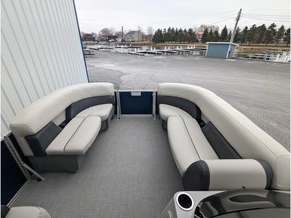 2020 Sylvan Mirage Cruise 8522 Pts alt