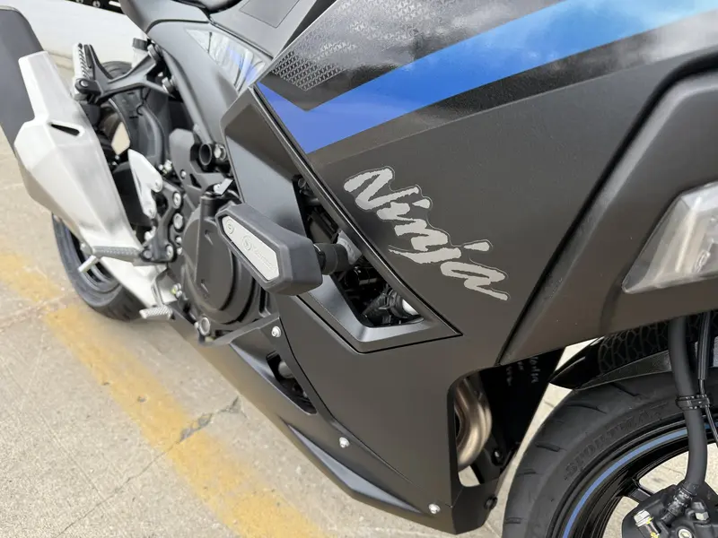 2025 Kawasaki NINJA 500 SE