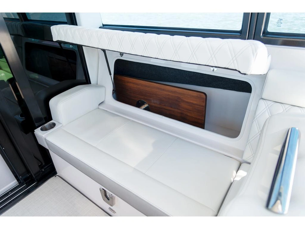 Regal 36 Grande Coupe 2026 alt