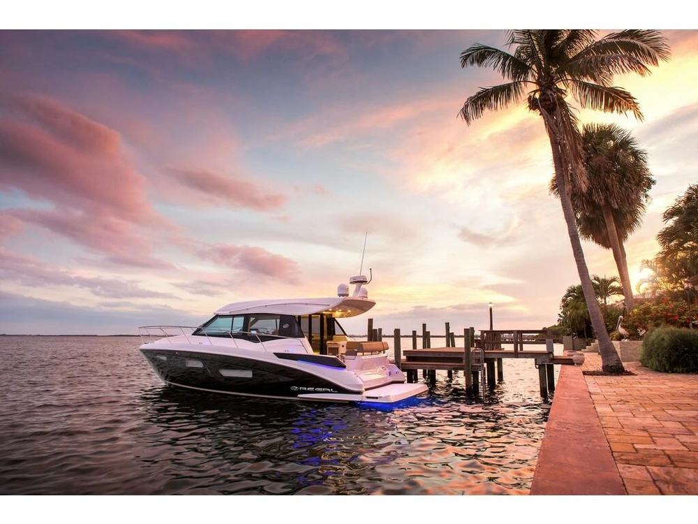 Regal 42 Grande Coupe 2026 alt