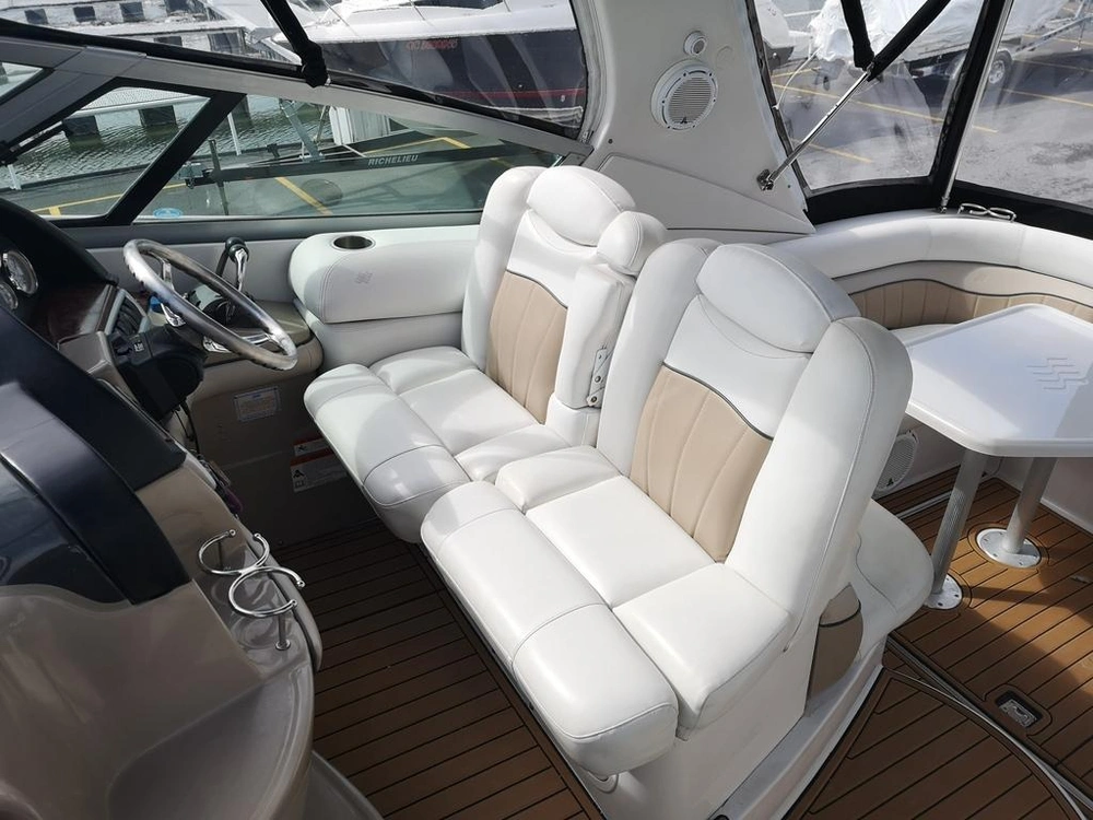 2005 Four Winns 348 alt