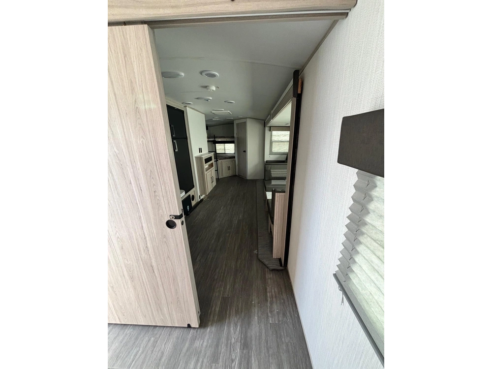 2024 Shadow Cruiser 277bhs alt