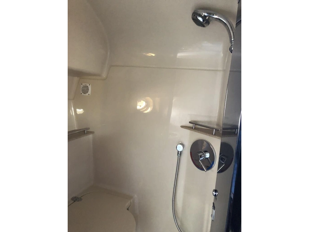 2005 Four Winns 348 alt