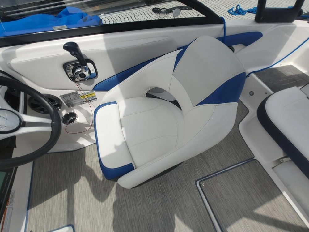 2017 Regal 1900 Esx alt