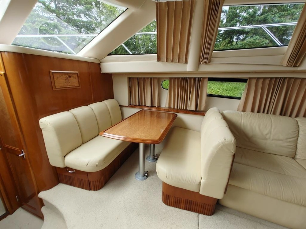 Carver Yachts 444 Motor Yacht 2004 alt