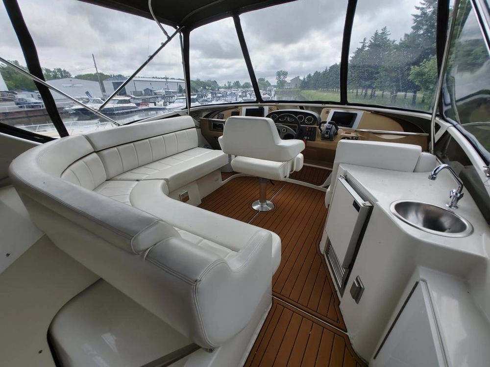 Carver Yachts 444 Motor Yacht 2004 alt