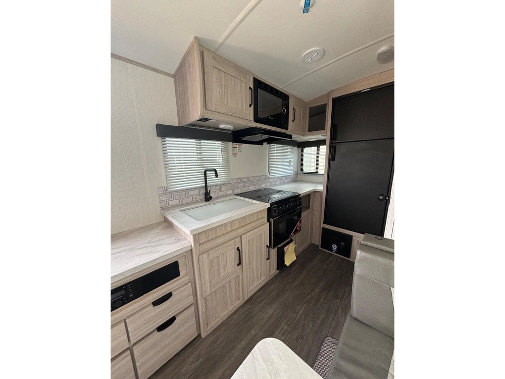 2024 Shadow Cruiser 180mbs alt