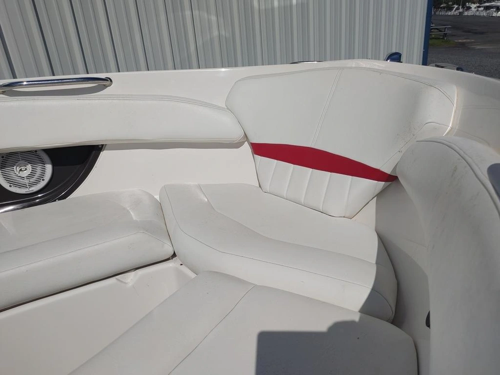 Regal 2200 Bowrider 2005 alt