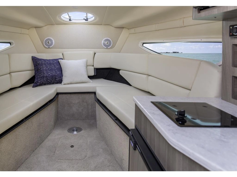 Regal 26 Express Cruiser 2026 alt