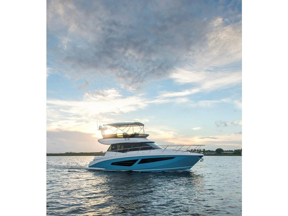 Regal 42 Flybridge 2026 alt