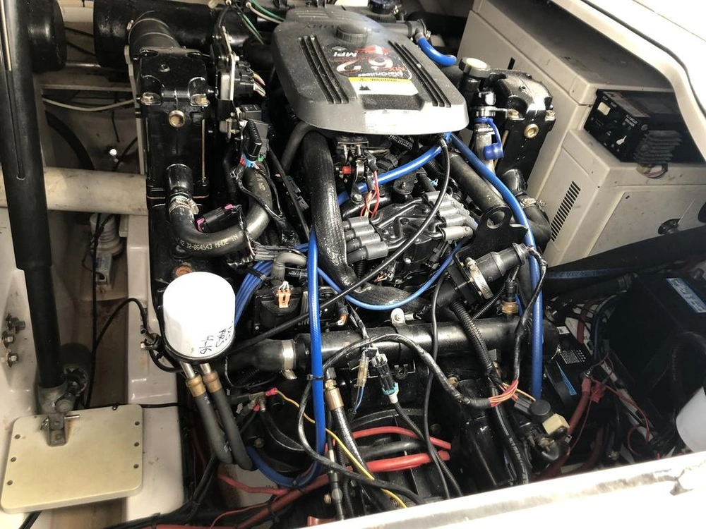 2005 Four Winns 348 alt