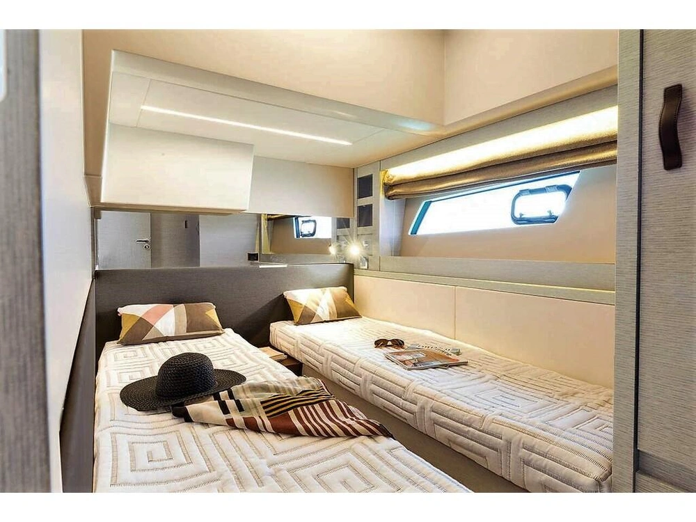 Prestige Yachts 520s 2026 alt