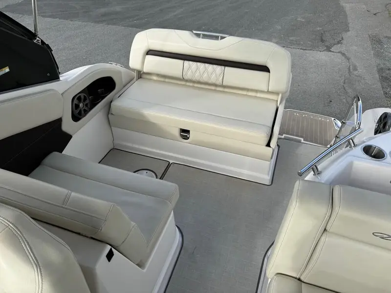 Regal 28 EXPRESS 2021