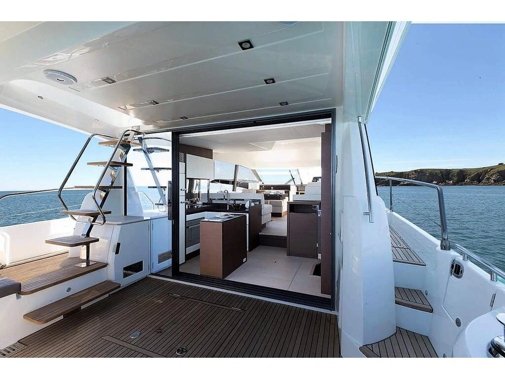 Prestige Yachts 520 Fly 2026 alt