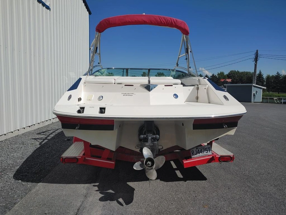 Regal 2200 Bowrider 2005 alt