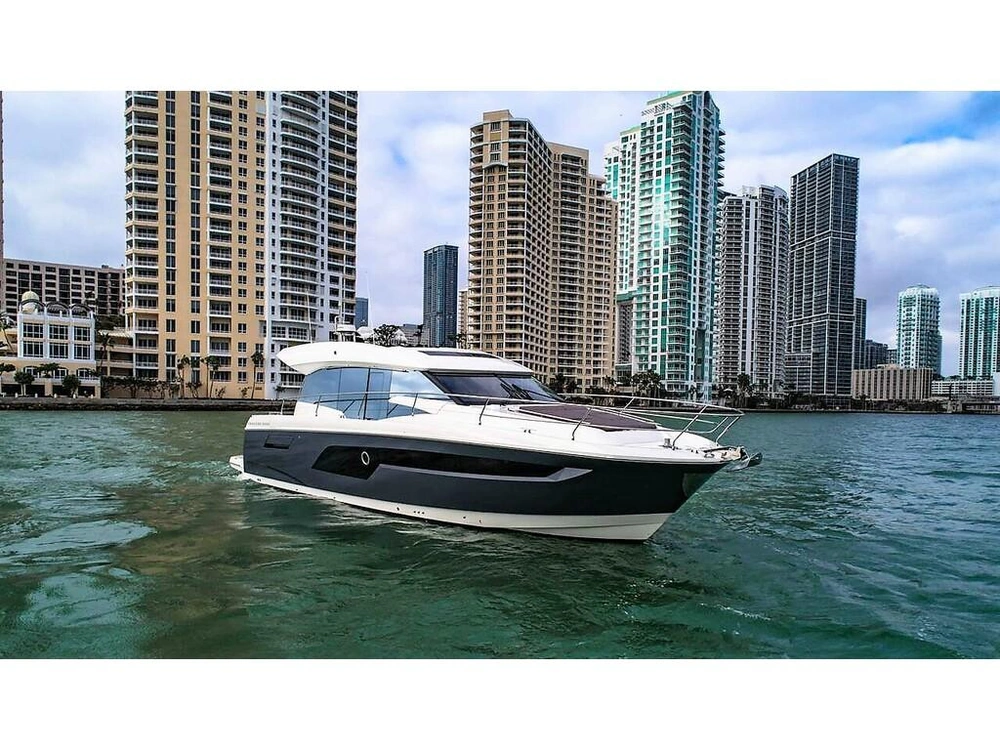 Prestige Yachts 520s 2026 alt