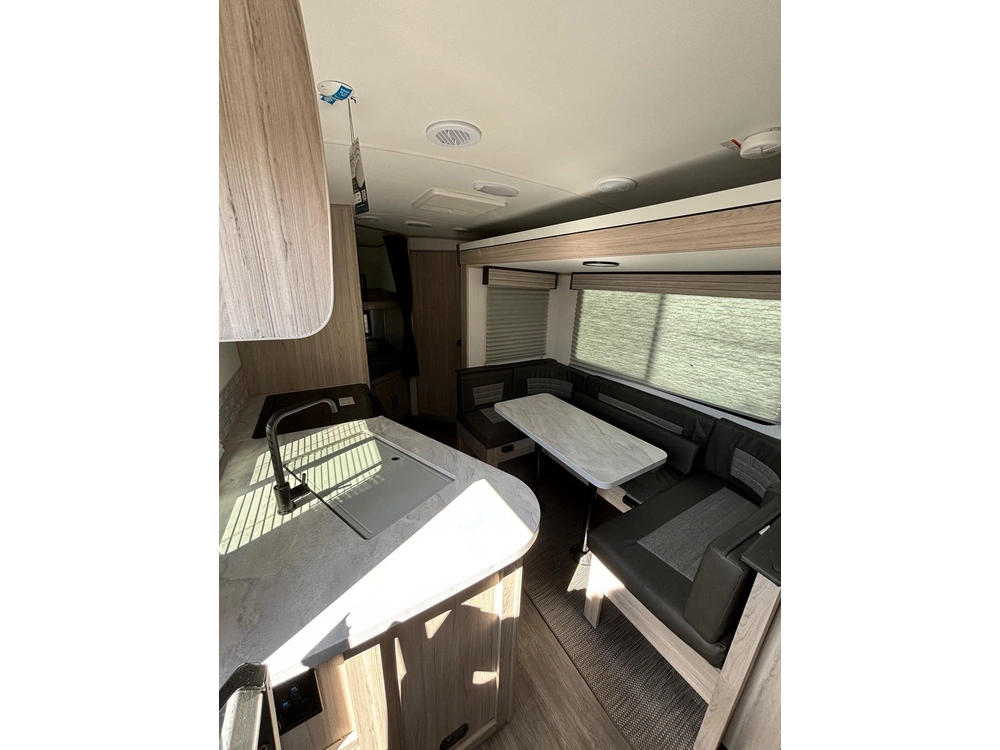 2024 Shadow Cruiser Shadow Cruiser Ultra Lite Travel Trailer 240 Bhs alt