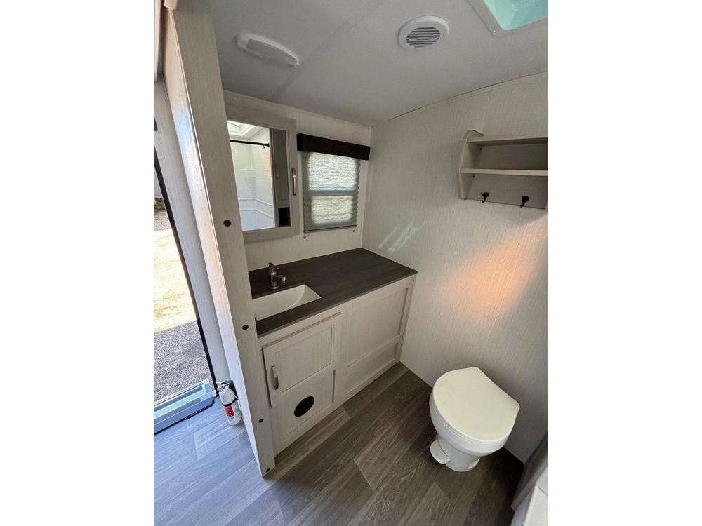 2024 Shadow Cruiser Shadow Cruiser Ultra Lite 260 Rbs alt