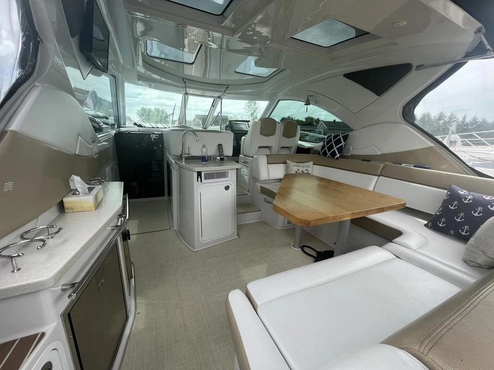 2012 Four Winns V435 alt