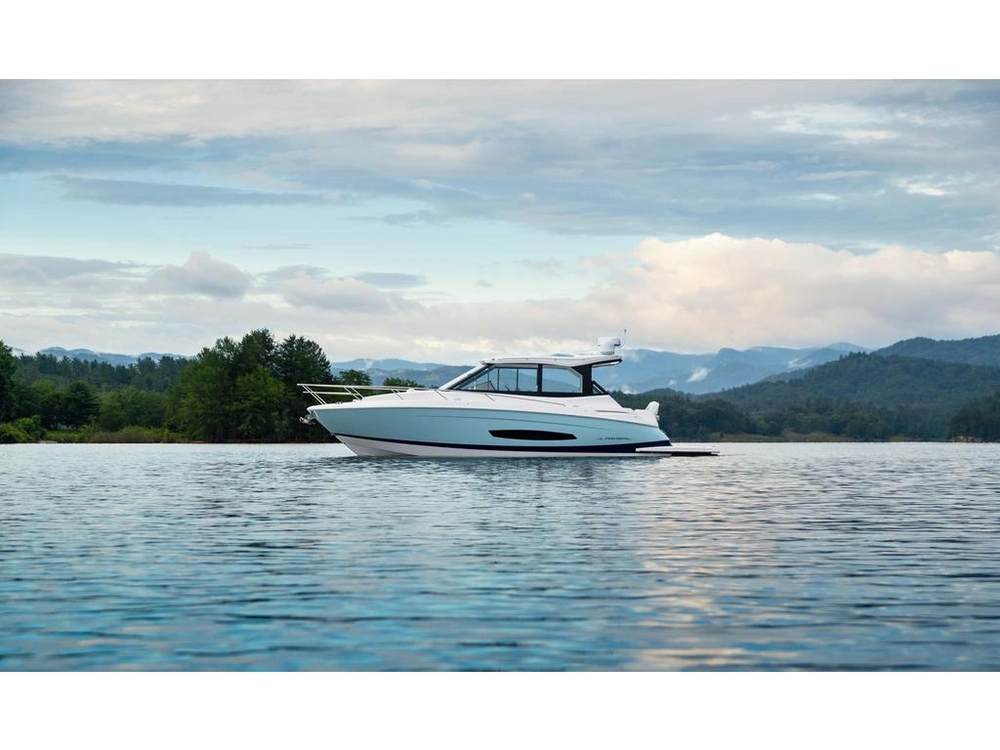 Regal 36 Grande Coupe 2026 alt