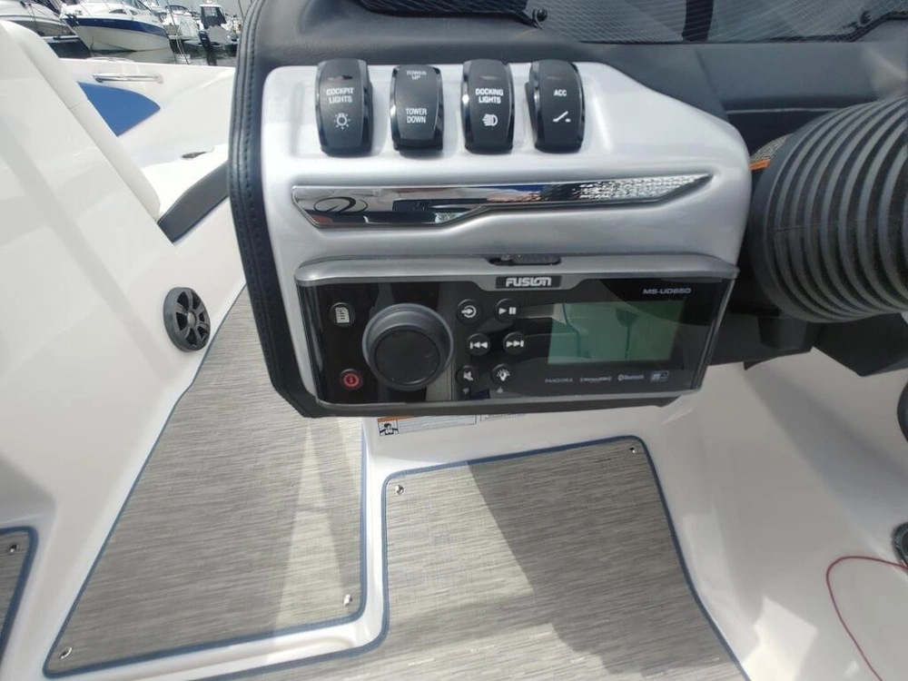 2017 Regal 1900 Esx alt