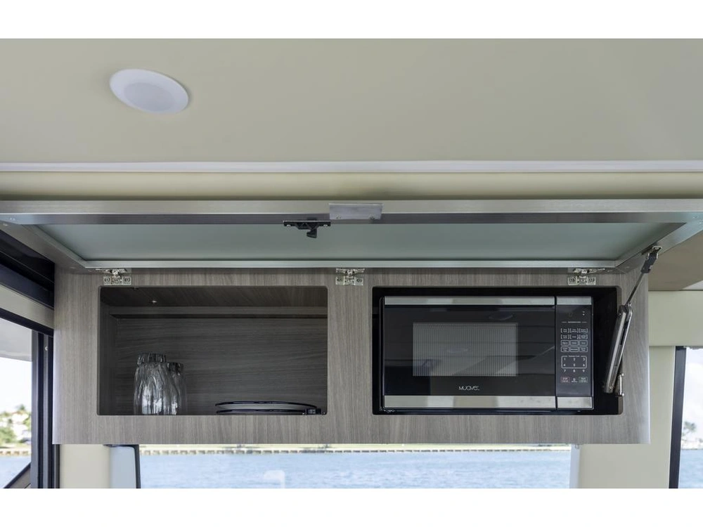 Regal 38 Flybridge 2026 alt