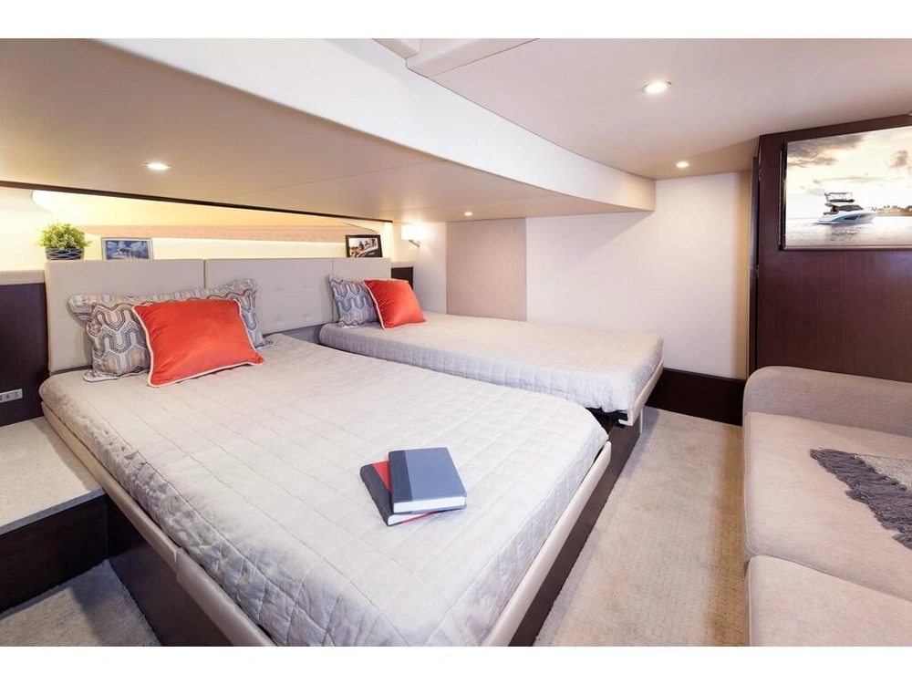 Regal 42 Flybridge 2026 alt