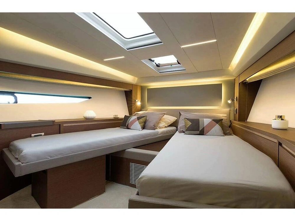 Prestige Yachts 520 Fly 2026 alt