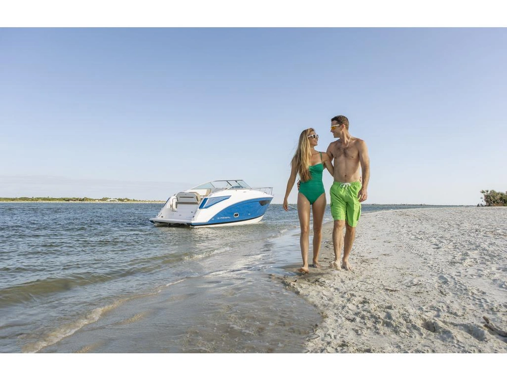 Regal 26 Express Cruiser 2026 alt