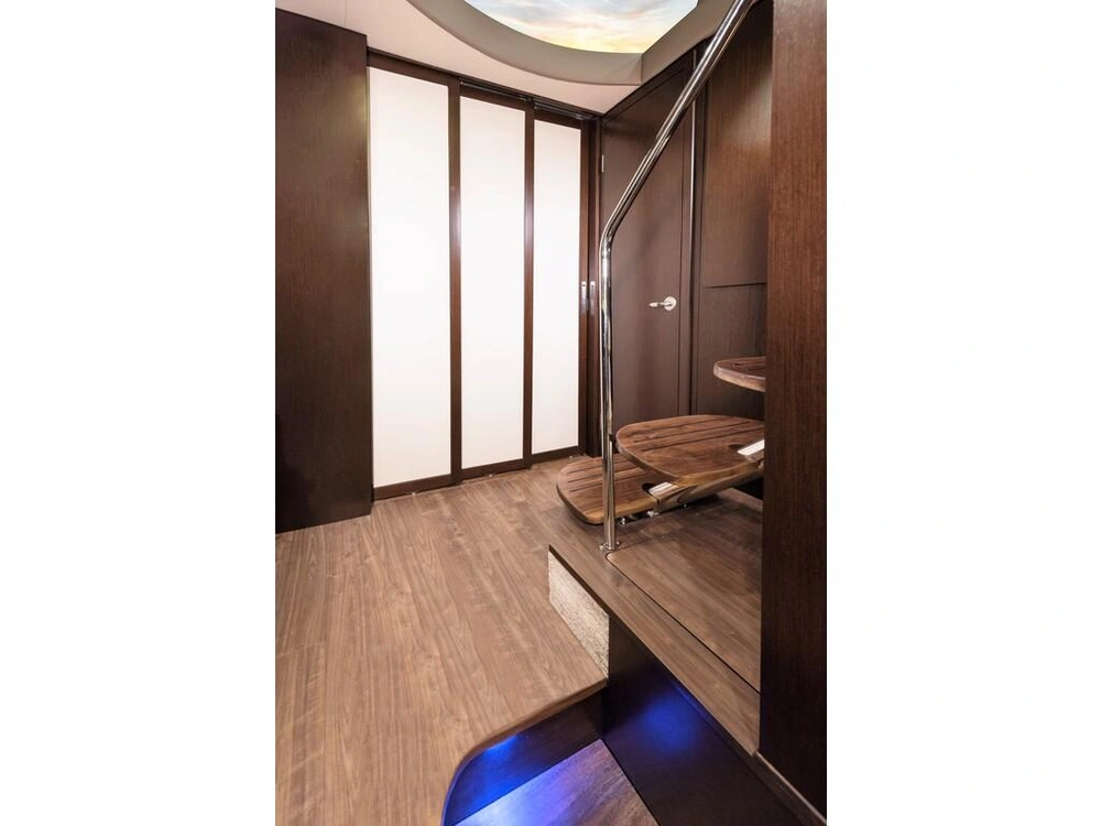 Regal 42 Flybridge 2026 alt