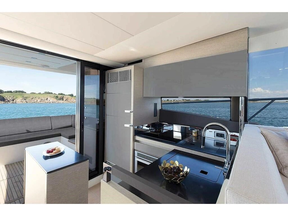 Prestige Yachts 520s 2026 alt