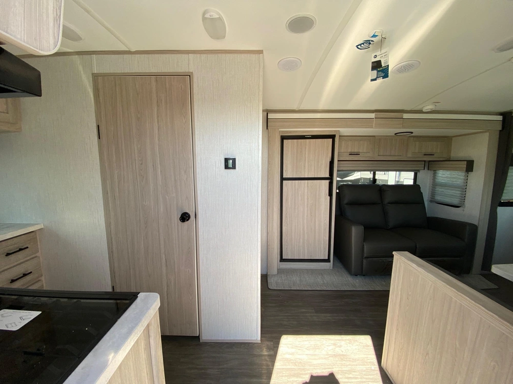 2022 Shadow Cruiser 227 Mls Travel Trailer alt