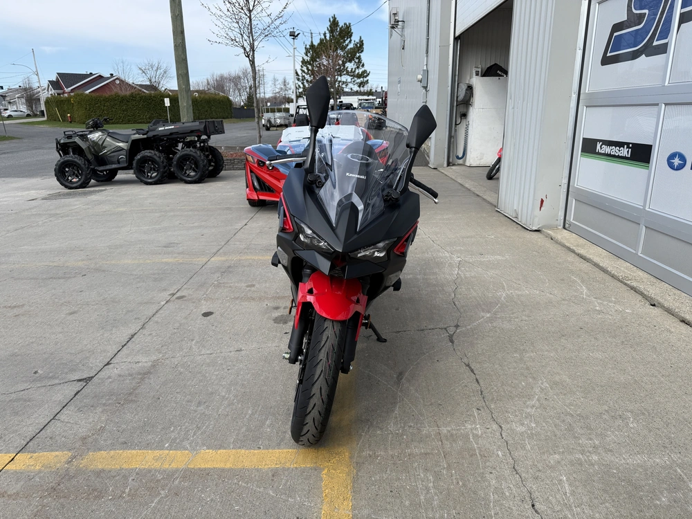 2025 Kawasaki Ninja 500 Se alt