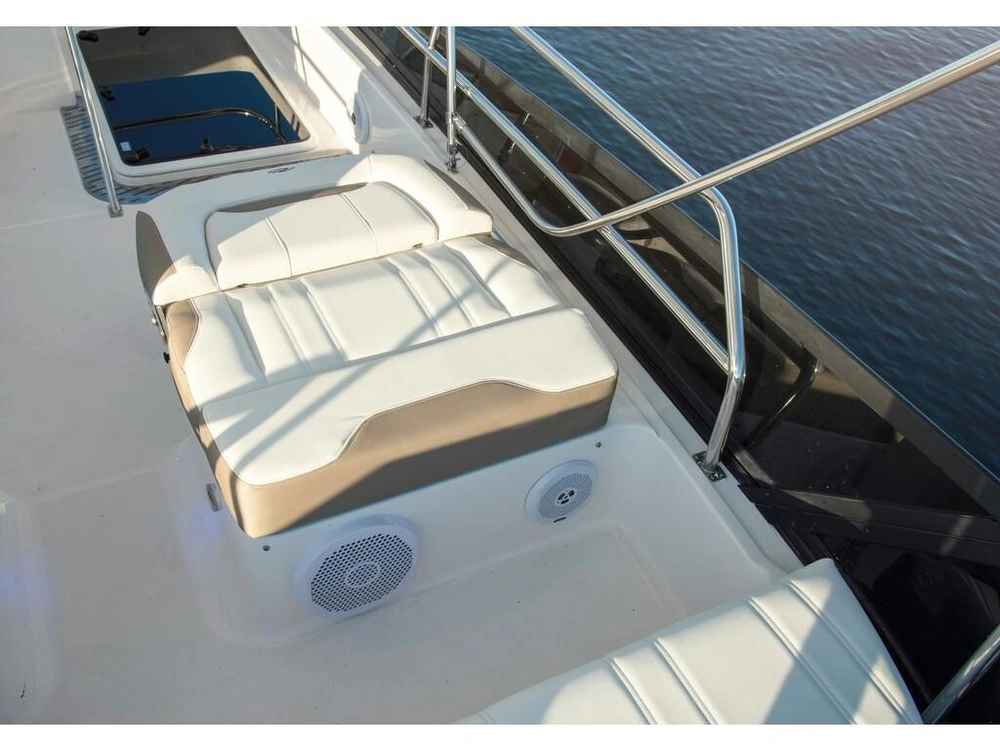 Regal 42 Flybridge 2026 alt