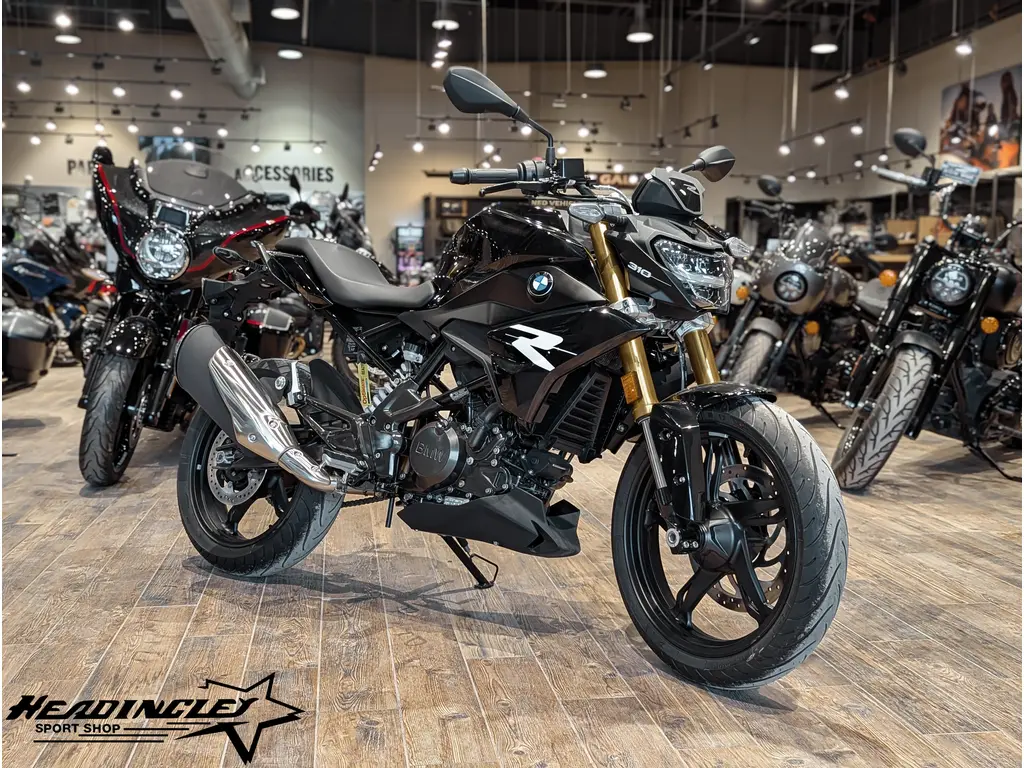 2024 BMW G 310 R // Cosmic Black